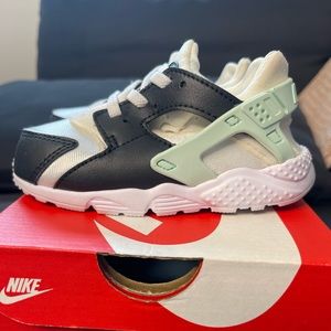 Nike Huarache RN l Seafoam, Black & White